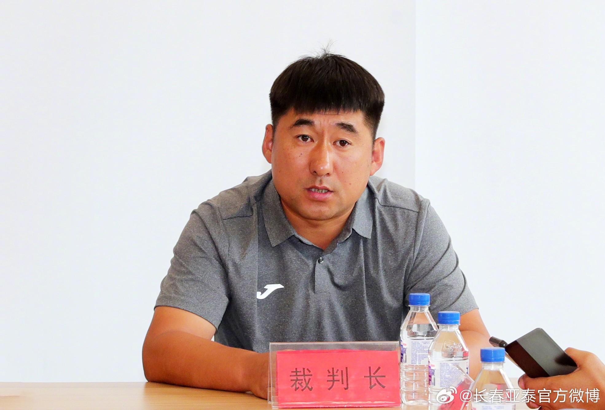 来自长春亚, 气旺盛的足 来自长春亚, 气旺盛的足