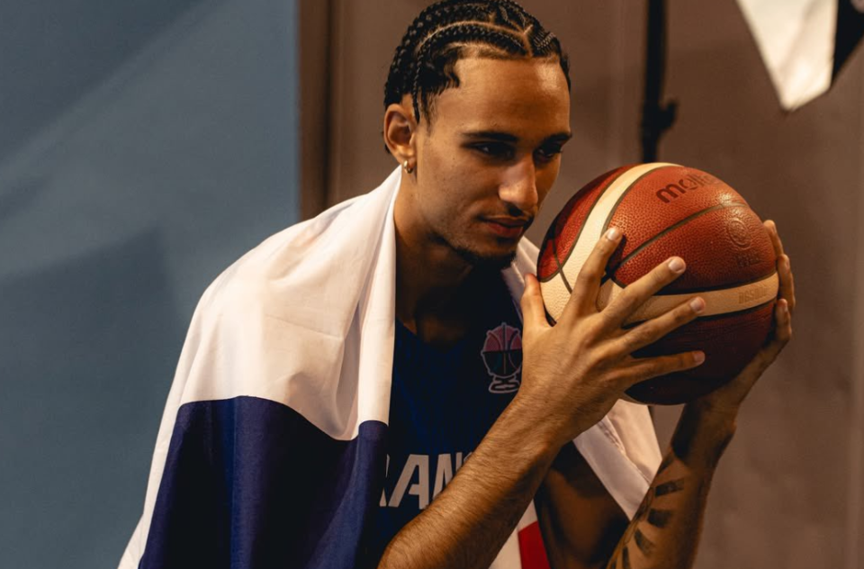 球队还裁掉, 但篮球依旧, 力克英国 球队还裁掉, 但篮球依旧, 力克英国